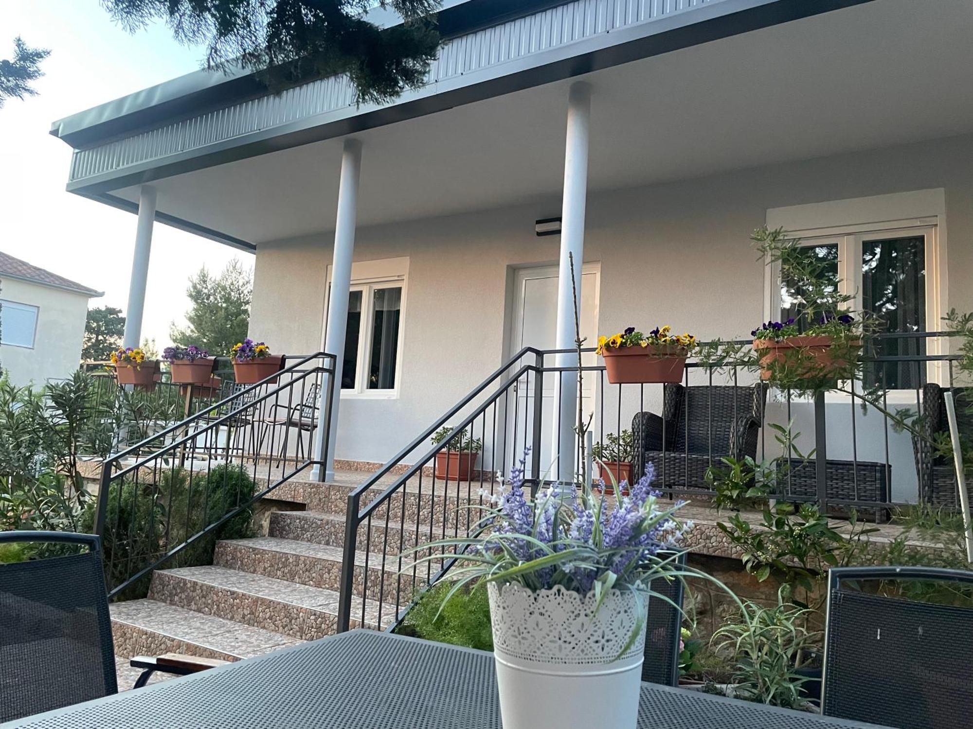 Holiday Home Lola - Large Outdoor Area 스타리그라드 파클레니차 외부 사진